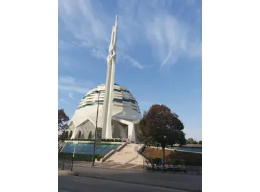 Marmara İlahiyat Camii